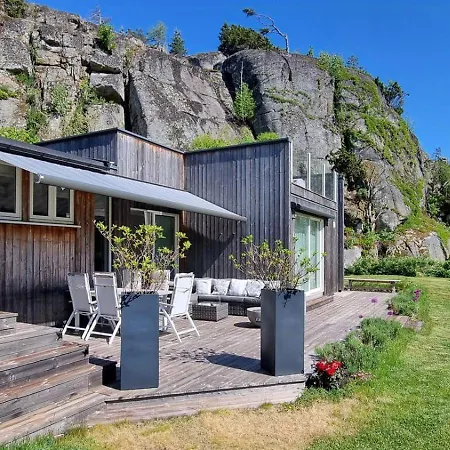 Feriehus Summer With Sea View In Sandvika *